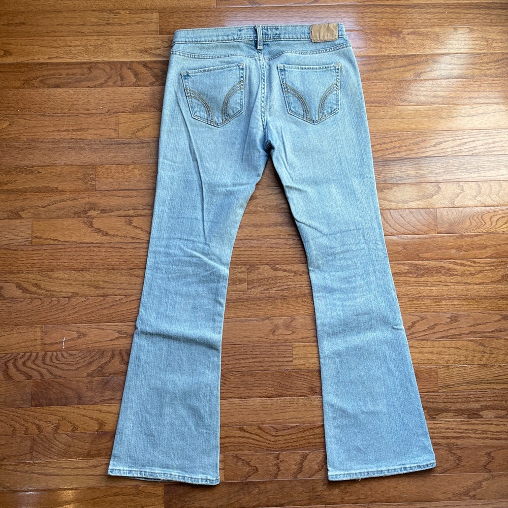 Lot of Hollister Jeans - Picture 9 of 11